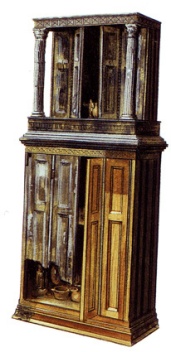 Armario de madera con lararium encontrado en Herculano (Italia). Fuente en: http://bit.ly/2gvdq7m